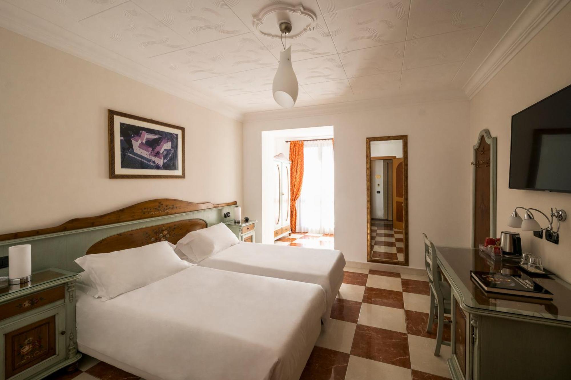 Hotel Ungheria Varese 1946 Экстерьер фото