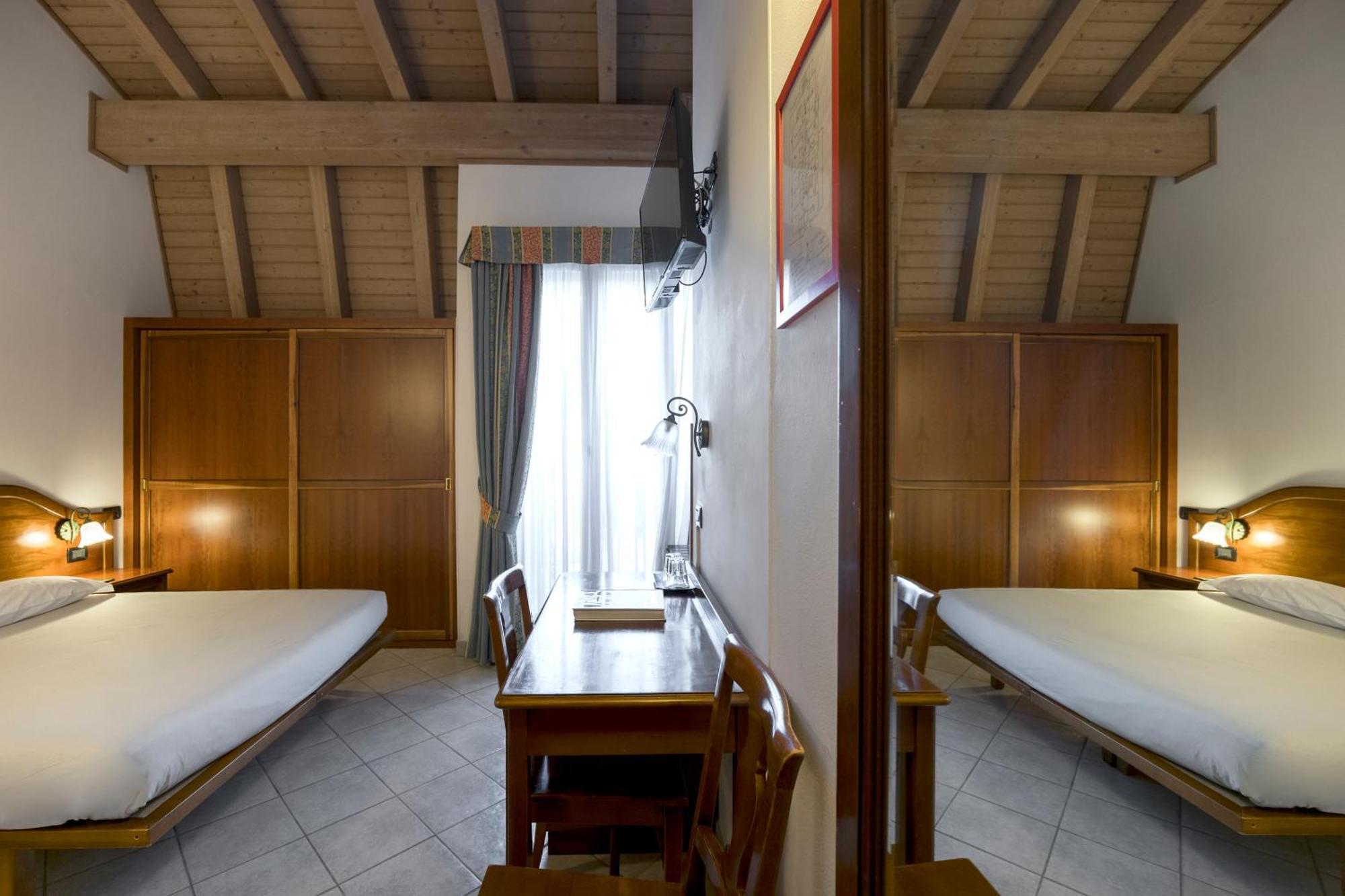 Hotel Ungheria Varese 1946 Экстерьер фото