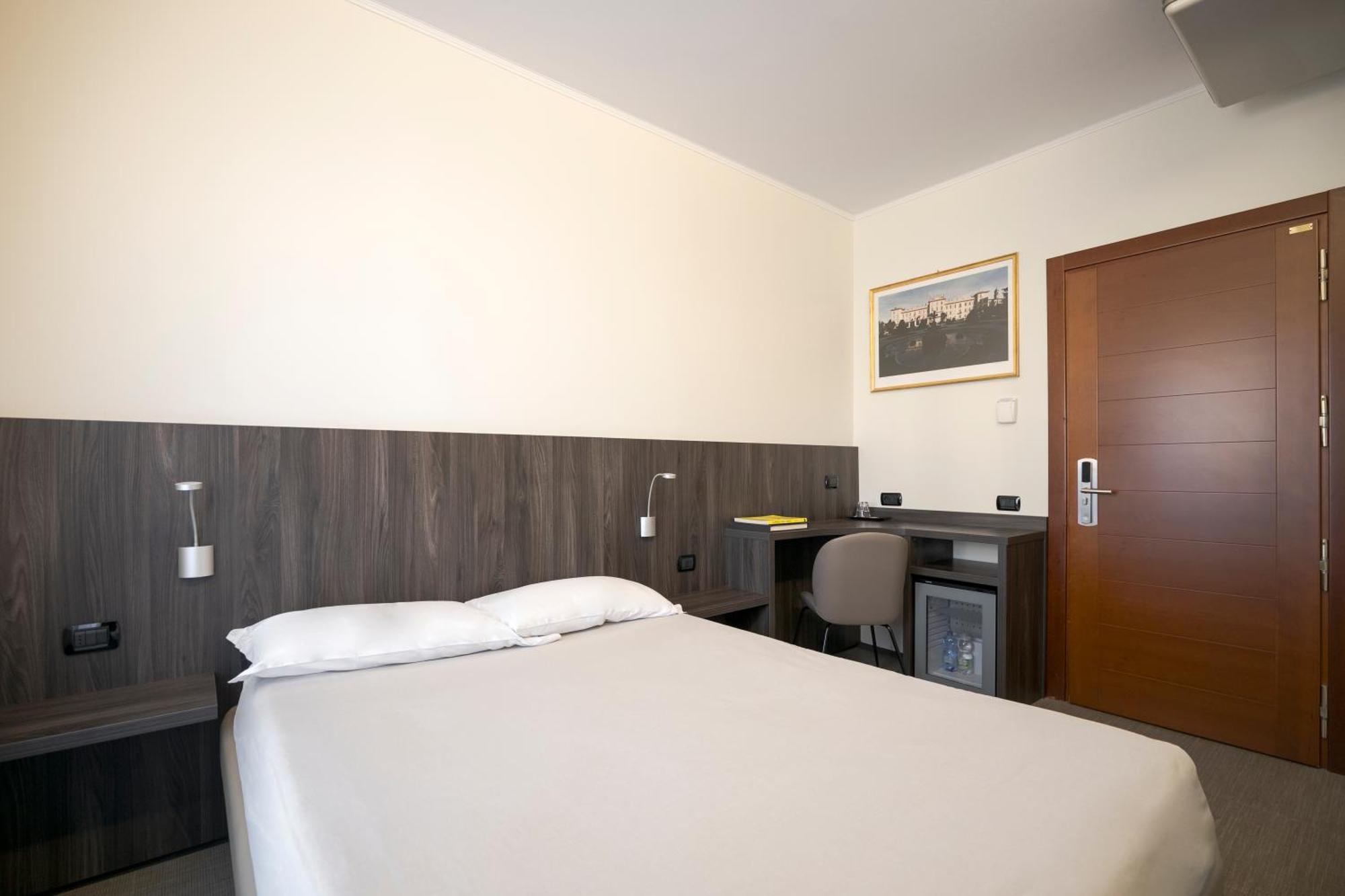 Hotel Ungheria Varese 1946 Экстерьер фото
