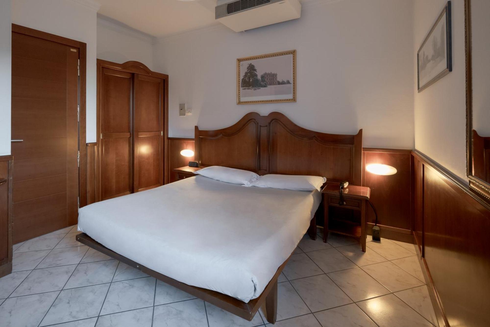 Hotel Ungheria Varese 1946 Экстерьер фото