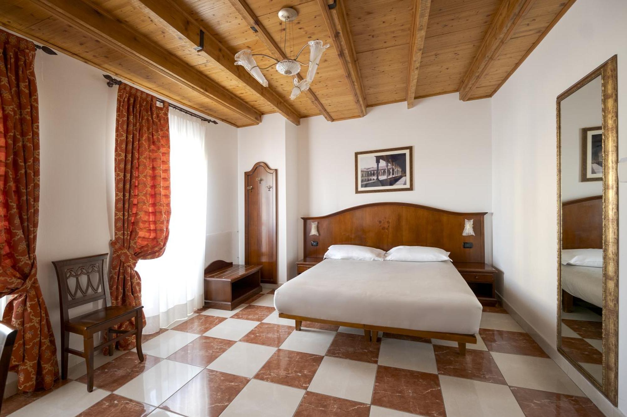 Hotel Ungheria Varese 1946 Экстерьер фото