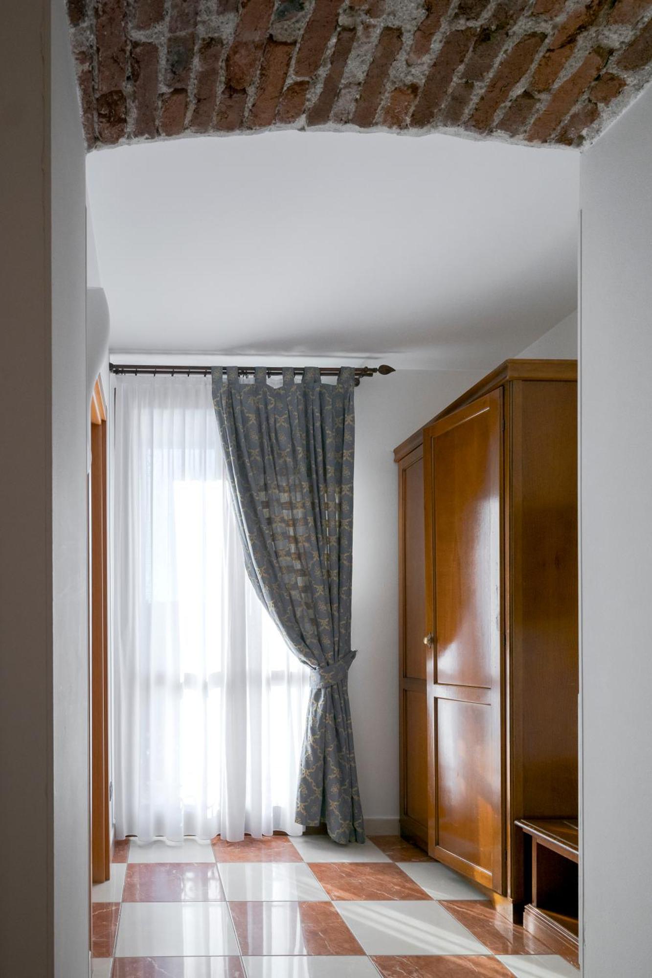 Hotel Ungheria Varese 1946 Экстерьер фото