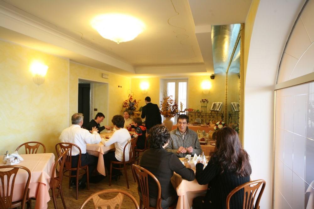 Hotel Ungheria Varese 1946 Экстерьер фото